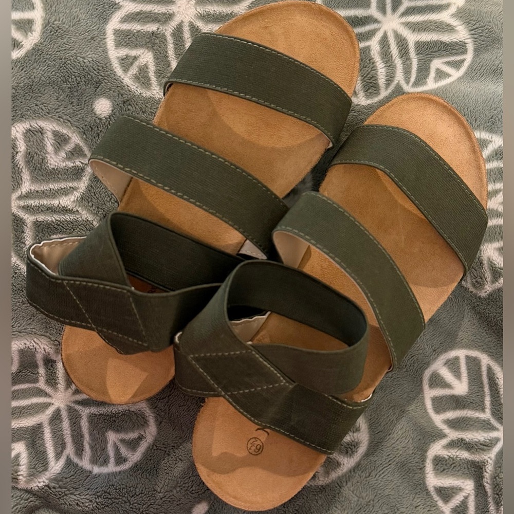 Nature Breeze Olive Green Espadrille Platform Sandals - Size 6.5 - Never Worn